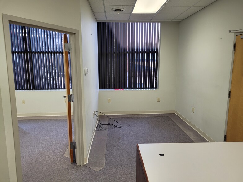 121 Progress Ave, Pottsville, PA for lease - Interior Photo - Image 3 of 11