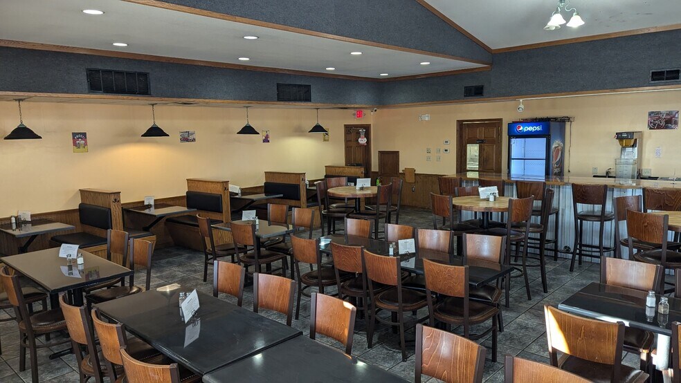 819 E Main St, Crestline, OH à vendre - Photo du bâtiment - Image 2 de 15