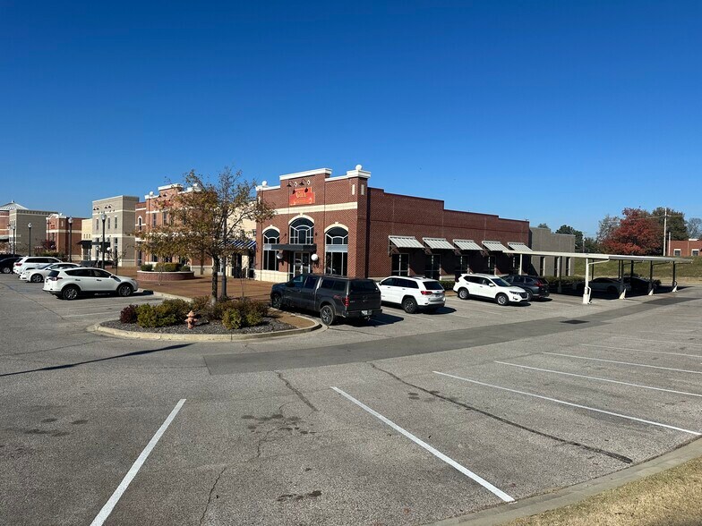 8100 Macon Station Dr, Cordova, TN à louer - Photo du bâtiment - Image 2 de 10