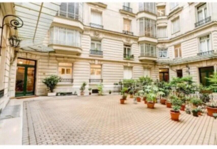 Bureau dans Paris à vendre - Photo du bâtiment - Image 2 de 4