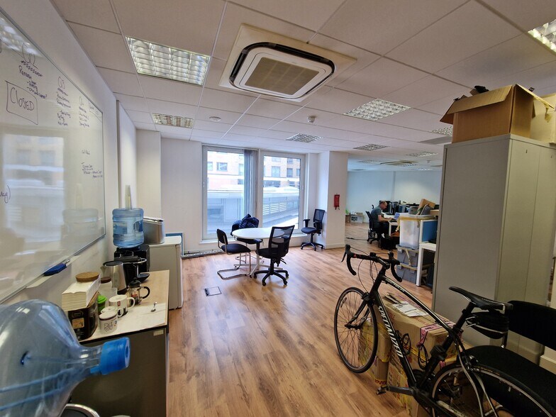 2 Station Ct, Londres à vendre - Photo du bâtiment - Image 2 de 3