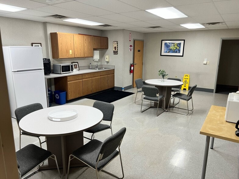 1838 Front St, Toledo, OH for lease - Interior Photo - Image 2 of 5