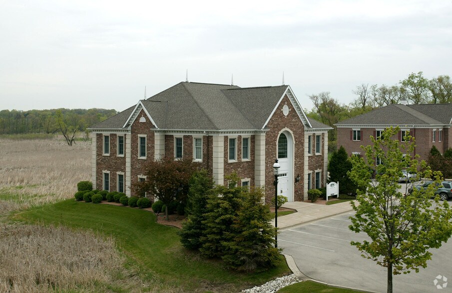 15350 W Capitol Dr, Brookfield, WI à vendre - Photo du bâtiment - Image 3 de 3