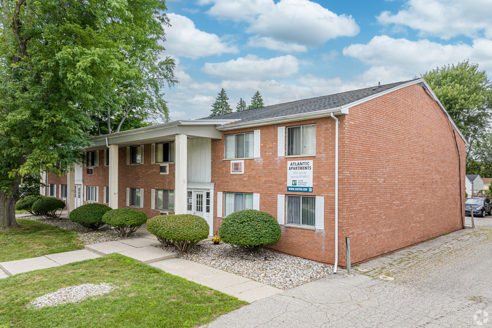 909 E Jolly Rd, Lansing, MI à vendre Photo principale- Image 1 de 14