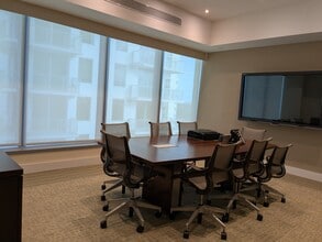 8950 SW 74th Ct, Miami, FL à louer Photo intérieure- Image 2 de 8