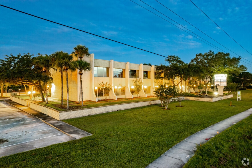 5104 N Orange Blossom Trl, Orlando, FL for lease - Primary Photo - Image 1 of 56