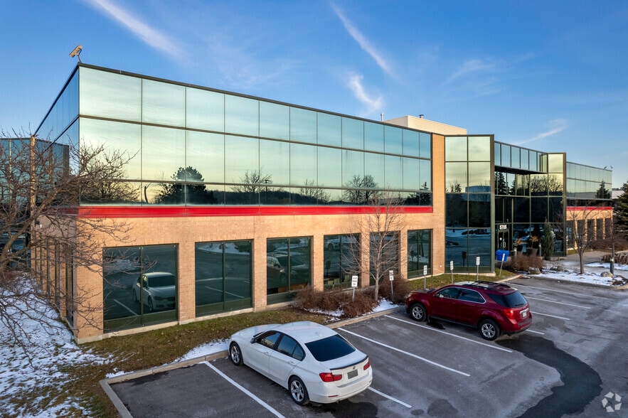 5705 Cancross Ct, Mississauga, ON à vendre - Photo du bâtiment - Image 2 de 19