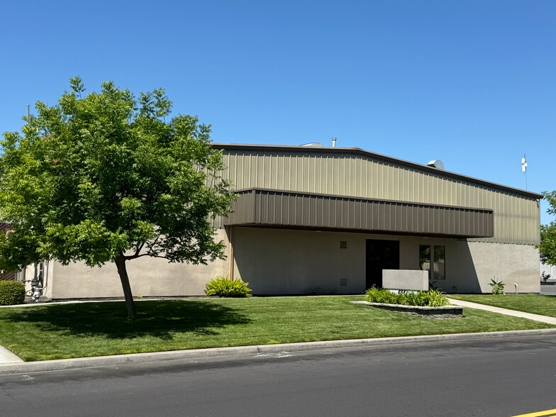 4847 Stratos Way, Modesto, CA à louer - Photo du bâtiment - Image 2 de 21
