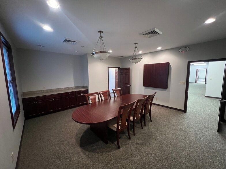 1620 W Oak St, Zionsville, IN à louer - Photo du bâtiment - Image 3 de 26