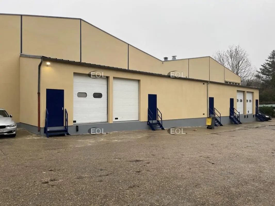 Flex in Eaubonne for lease Building Photo- Image 1 of 11