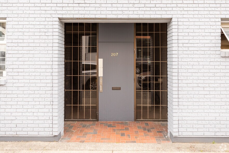 217 W 6th Ave, Vancouver, BC à louer - Photo du bâtiment - Image 3 de 6