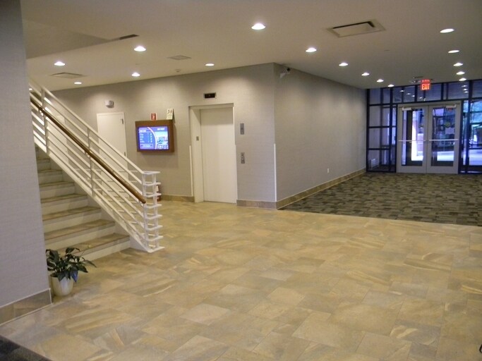 100 West St, Pittsfield, MA à louer - Hall d’entrée - Image 3 de 7