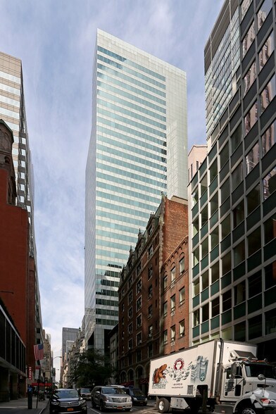 535 Madison Ave, New York, NY à louer - Photo du bâtiment - Image 2 de 11