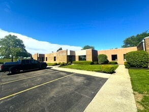3160-3162 Presidential Dr, Fairborn, OH à louer Photo du bâtiment- Image 2 de 23