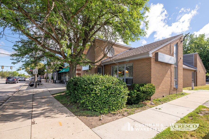 2323 Lee Rd, Cleveland Heights, OH à louer - Photo du bâtiment - Image 3 de 17
