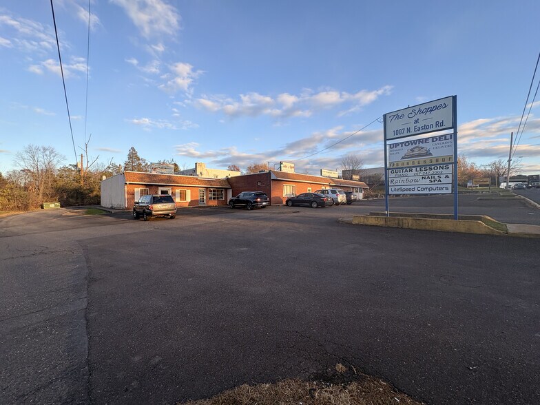 1007 N Easton Rd, Doylestown, PA à vendre - Photo du bâtiment - Image 2 de 6