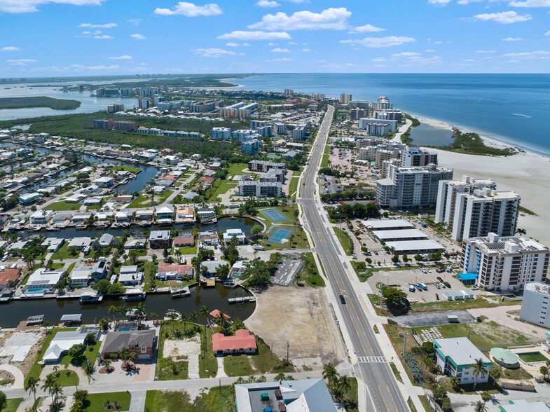 6555 Estero Blvd, Fort Myers, FL à vendre - Aérien - Image 3 de 17