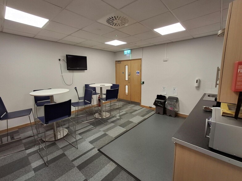 Crow Arch Ln, Ringwood à louer - Photo du bâtiment - Image 2 de 10