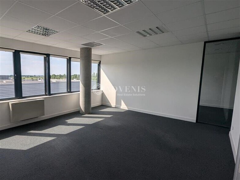 Office in Entzheim for sale - Building Photo - Image 3 of 9