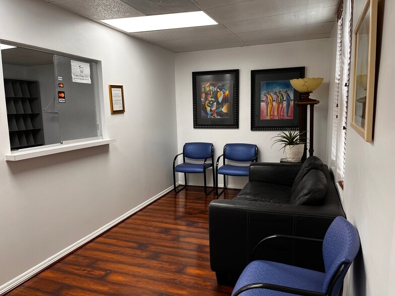 6910 Bellaire Blvd, Houston, TX for sale - Interior Photo - Image 3 of 17