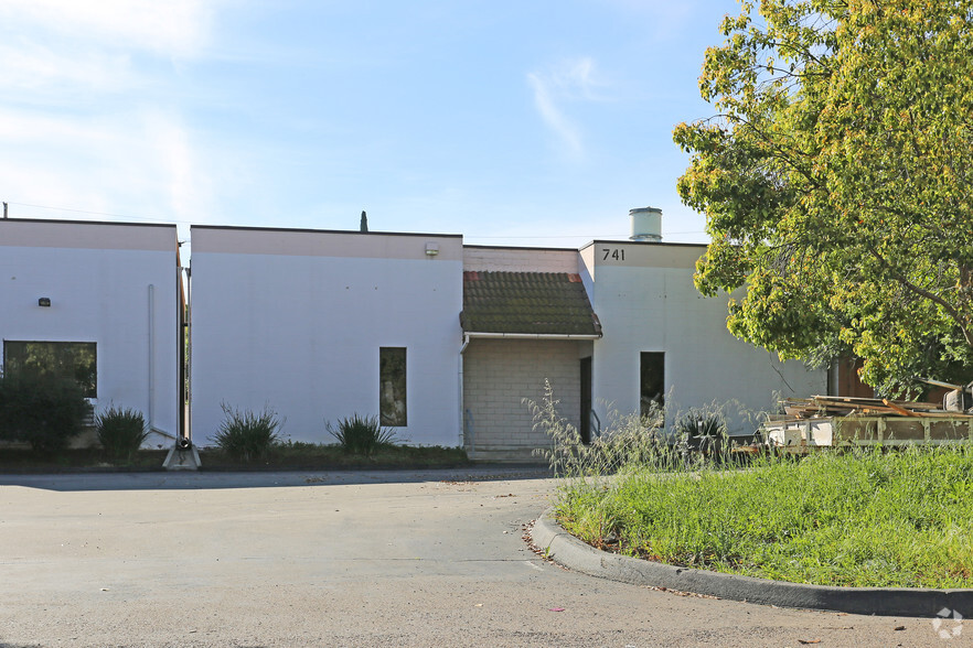 741 W 4th Ave, Escondido, CA for lease - Primary Photo - Image 3 of 4