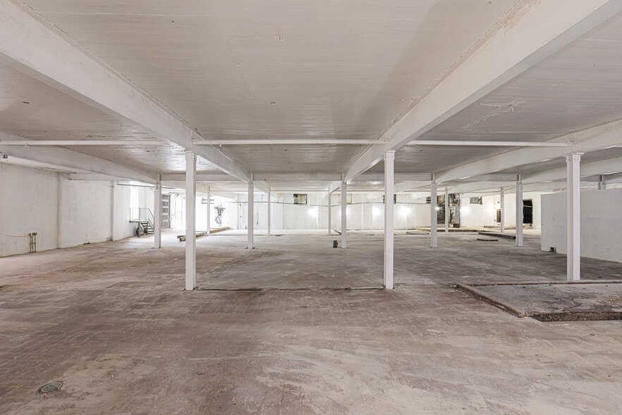 6809 Belair Rd, Baltimore, MD for lease - Interior Photo - Image 1 of 19