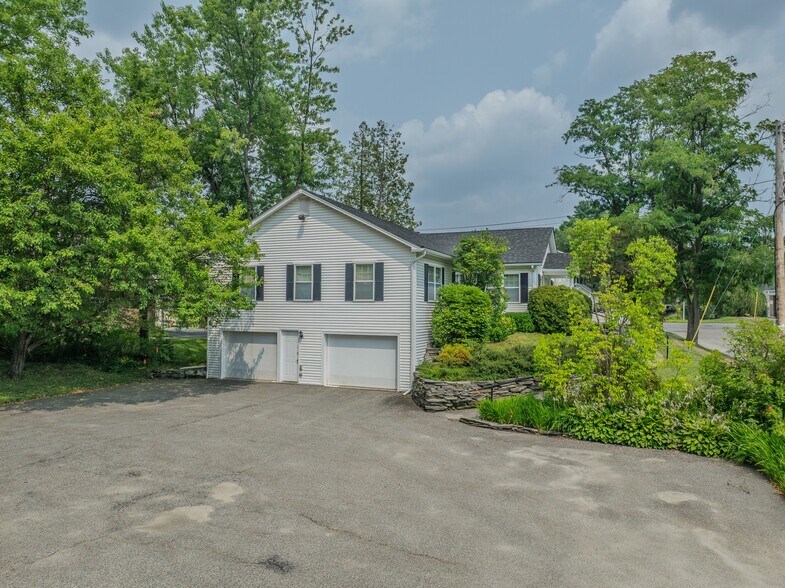188 Cottage St, Littleton, NH for sale - Primary Photo - Image 3 of 45
