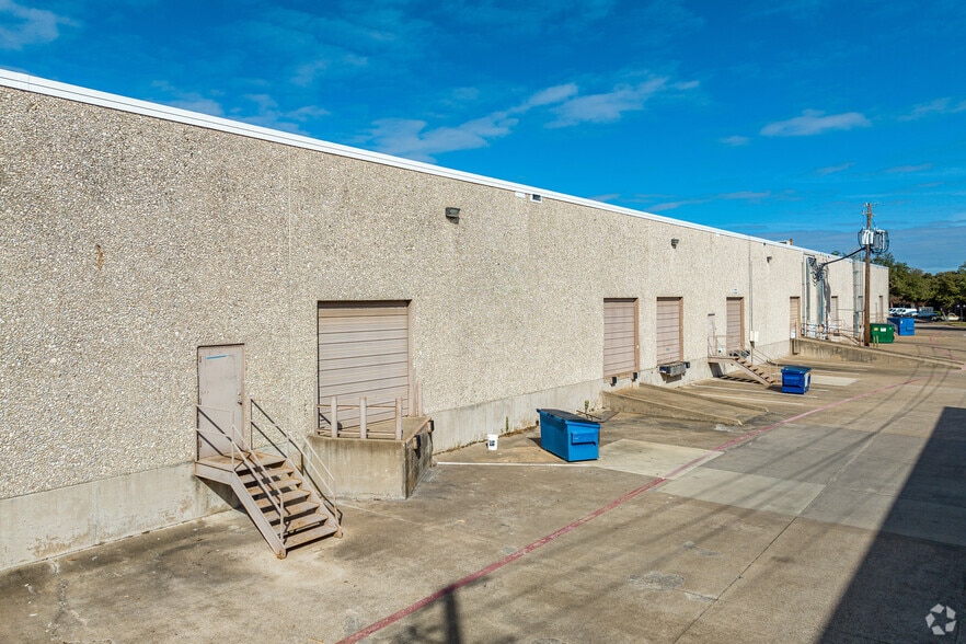 10310 Brockwood Rd, Dallas, TX à louer - Photo du bâtiment - Image 3 de 4