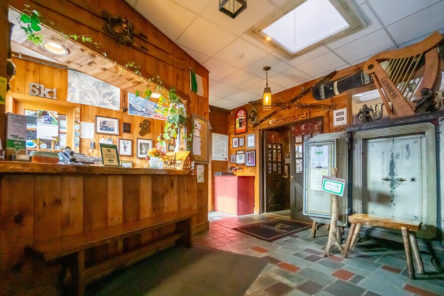 709 Route 4, Killington, VT à vendre - Photo du bâtiment - Image 2 de 45