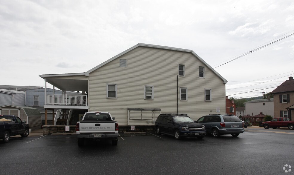 1 E Main St, Thurmont, MD à vendre - Photo du bâtiment - Image 2 de 3