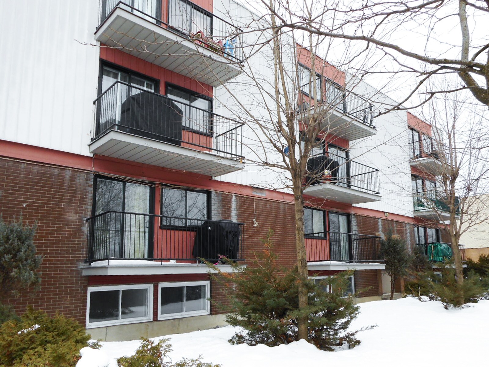 552 Rue Brodeur, Longueuil, QC à vendre Photo principale- Image 1 de 1