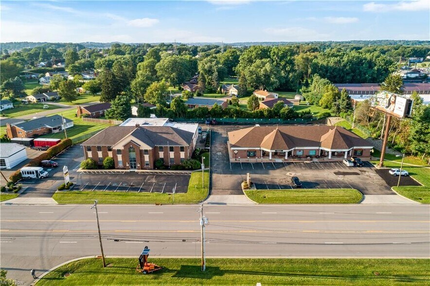 4463 Hills and Dales Rd NW, Canton, OH à vendre - Photo du bâtiment - Image 3 de 13