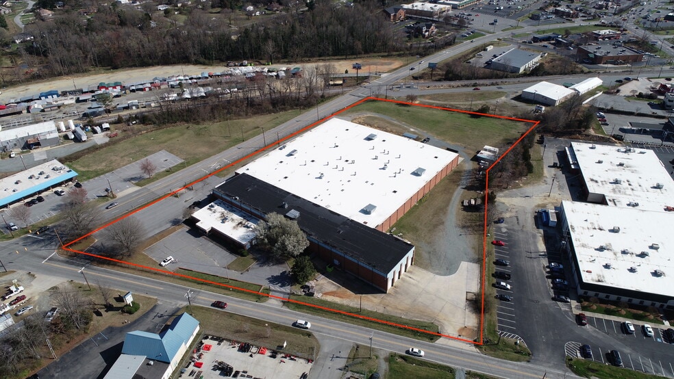 102 E Holly Hill Rd, Thomasville, NC for lease - Building Photo - Image 3 of 18
