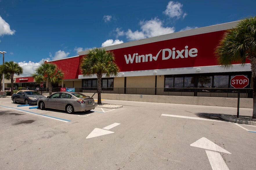 255-279 Key Deer Blvd, Big Pine Key, FL for lease - Building Photo - Image 1 of 7