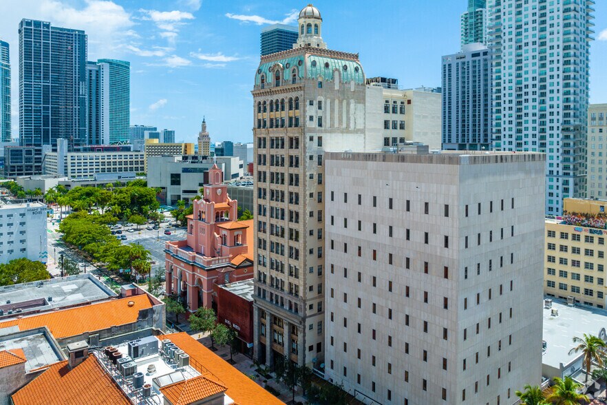 117 NE 1st Ave, Miami, FL à louer - Photo du bâtiment - Image 2 de 42