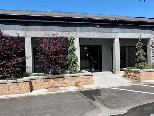 150 Mountain Way Dr, Orem, UT à louer - Photo du bâtiment - Image 3 de 7