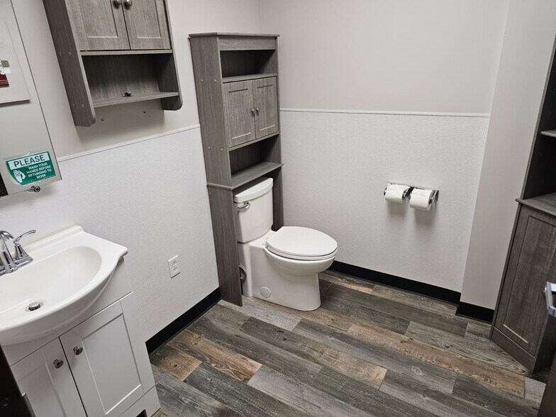 1359 E Hanthorn Rd, Lima, OH à louer - Photo du bâtiment - Image 2 de 9