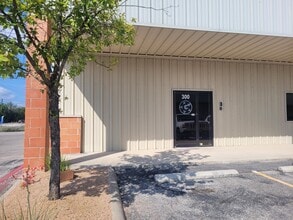 1913 Post Rd, New Braunfels, TX for lease Interior Photo- Image 1 of 6