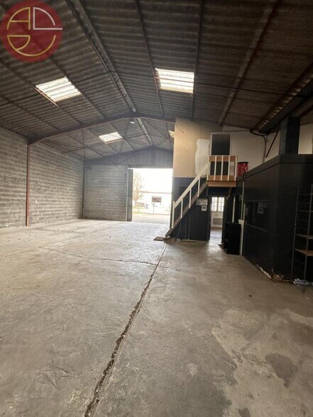 Industrial in Saint-Alban for lease - Interior Photo - Image 2 of 6