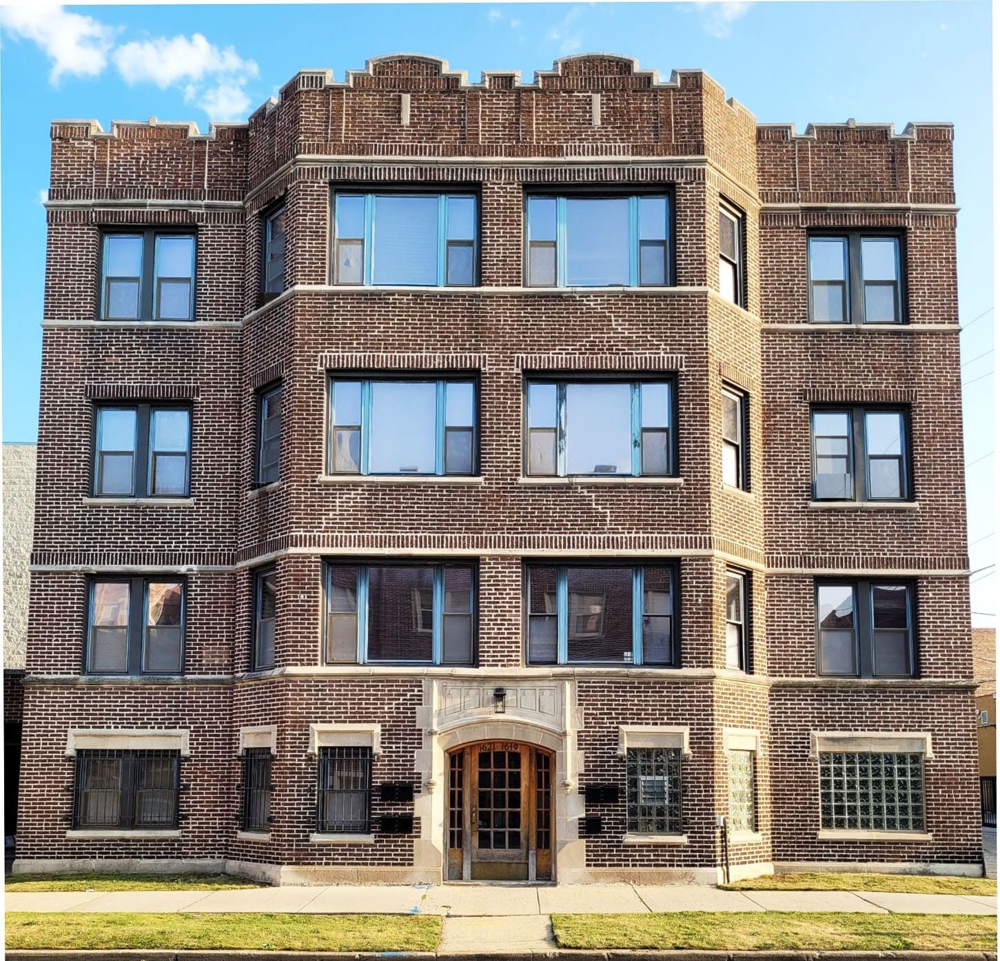 1619 E 70th St, Chicago, IL for sale Primary Photo- Image 1 of 48