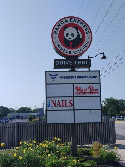 9347 N Milwaukee Ave, Niles, IL à louer - Photo du bâtiment - Image 3 de 10