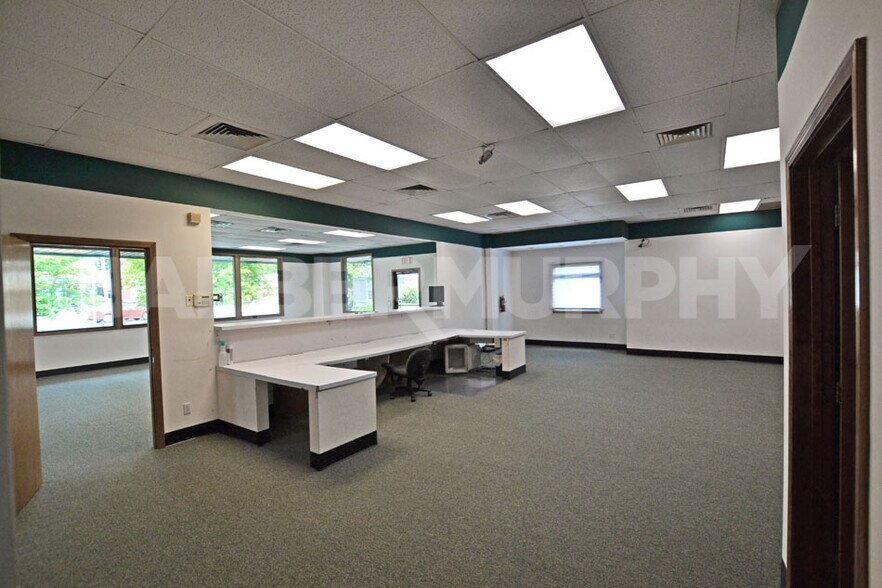 401 E Walnut St, Carbondale, IL for lease - Interior Photo - Image 2 of 26