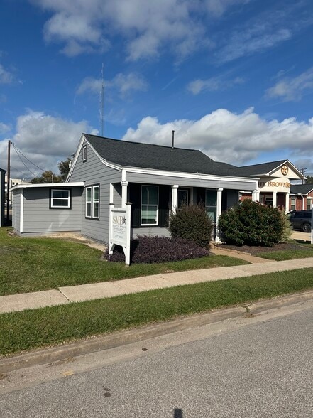 117 E Myrtle St, Angleton, TX à louer - Photo du bâtiment - Image 3 de 3