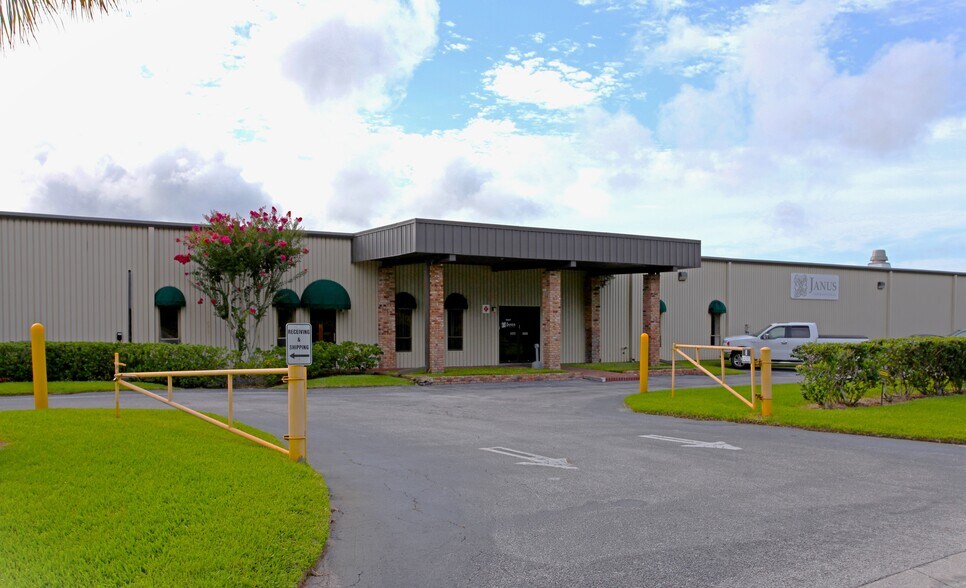 10407 Rocket Blvd, Orlando, FL à louer - Photo du bâtiment - Image 1 de 12