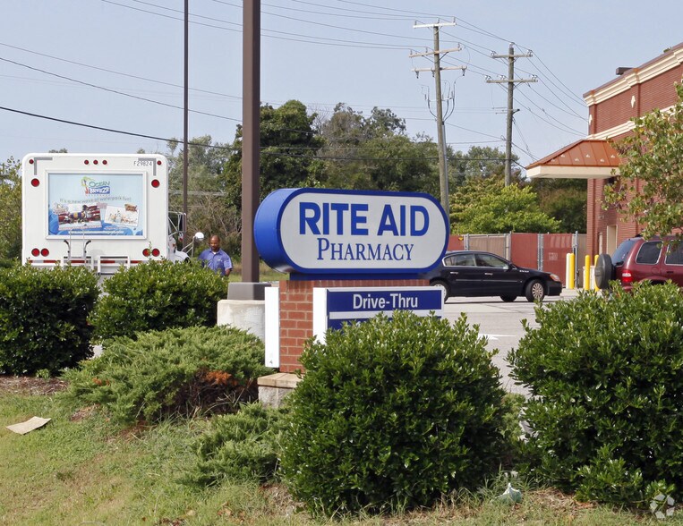 2460 George Washington Memorial Hwy, Hayes, VA à louer - Photo du bâtiment - Image 3 de 13