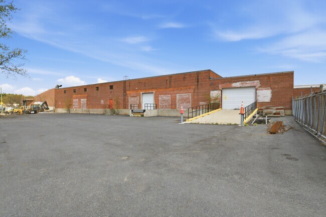 Plus de détails pour 120 Tapley St, Springfield, MA - Industriel à louer