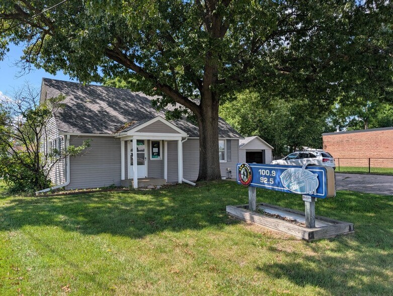 706 E Allegan St, Otsego, MI à vendre - Photo du bâtiment - Image 2 de 11