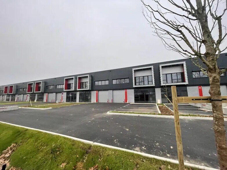 Flex in Bondoufle for lease - Building Photo - Image 1 of 3