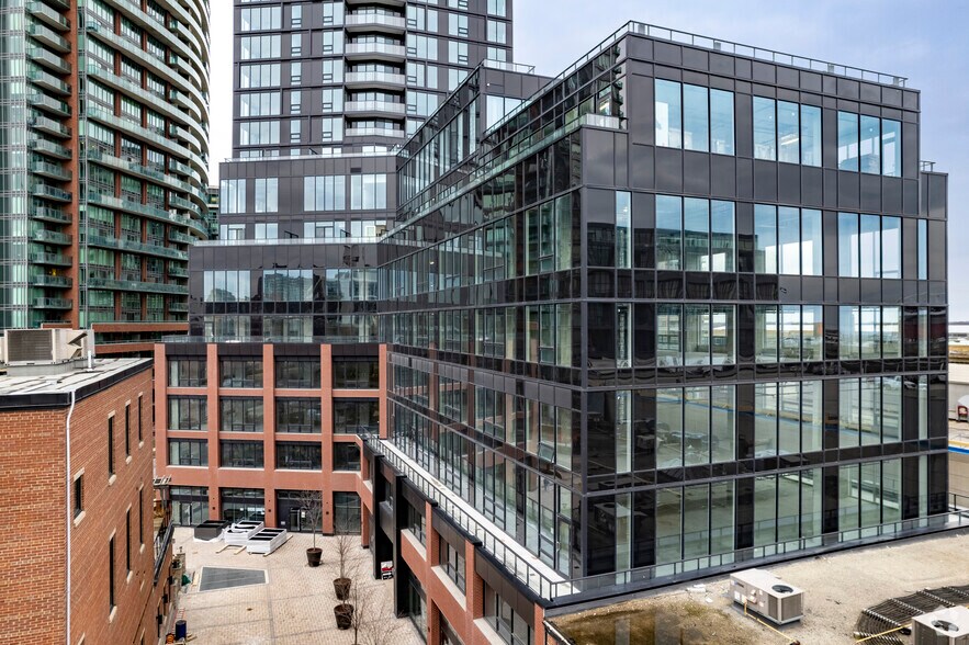 145-147 E Liberty St, Toronto, ON à louer - Photo du bâtiment - Image 3 de 5