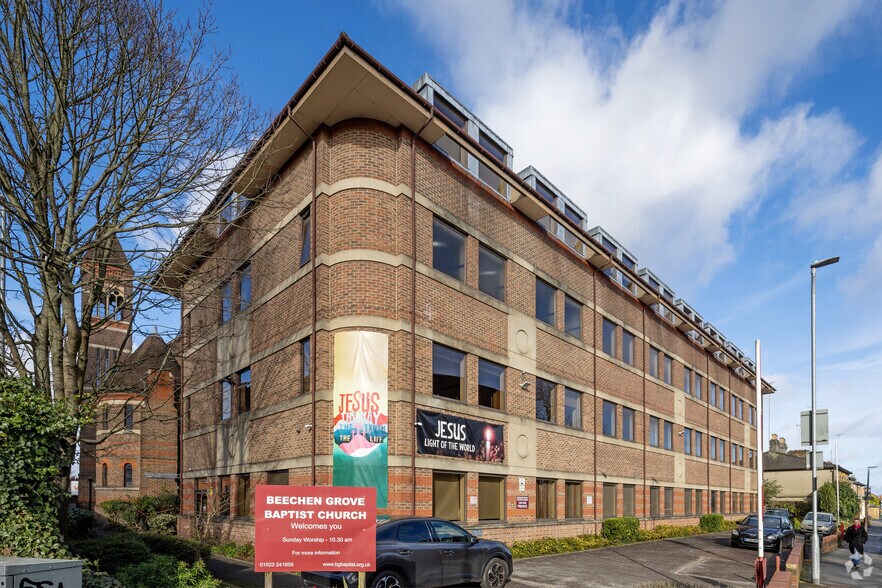 28 Clarendon Rd, Watford à louer - Photo du bâtiment - Image 2 de 3